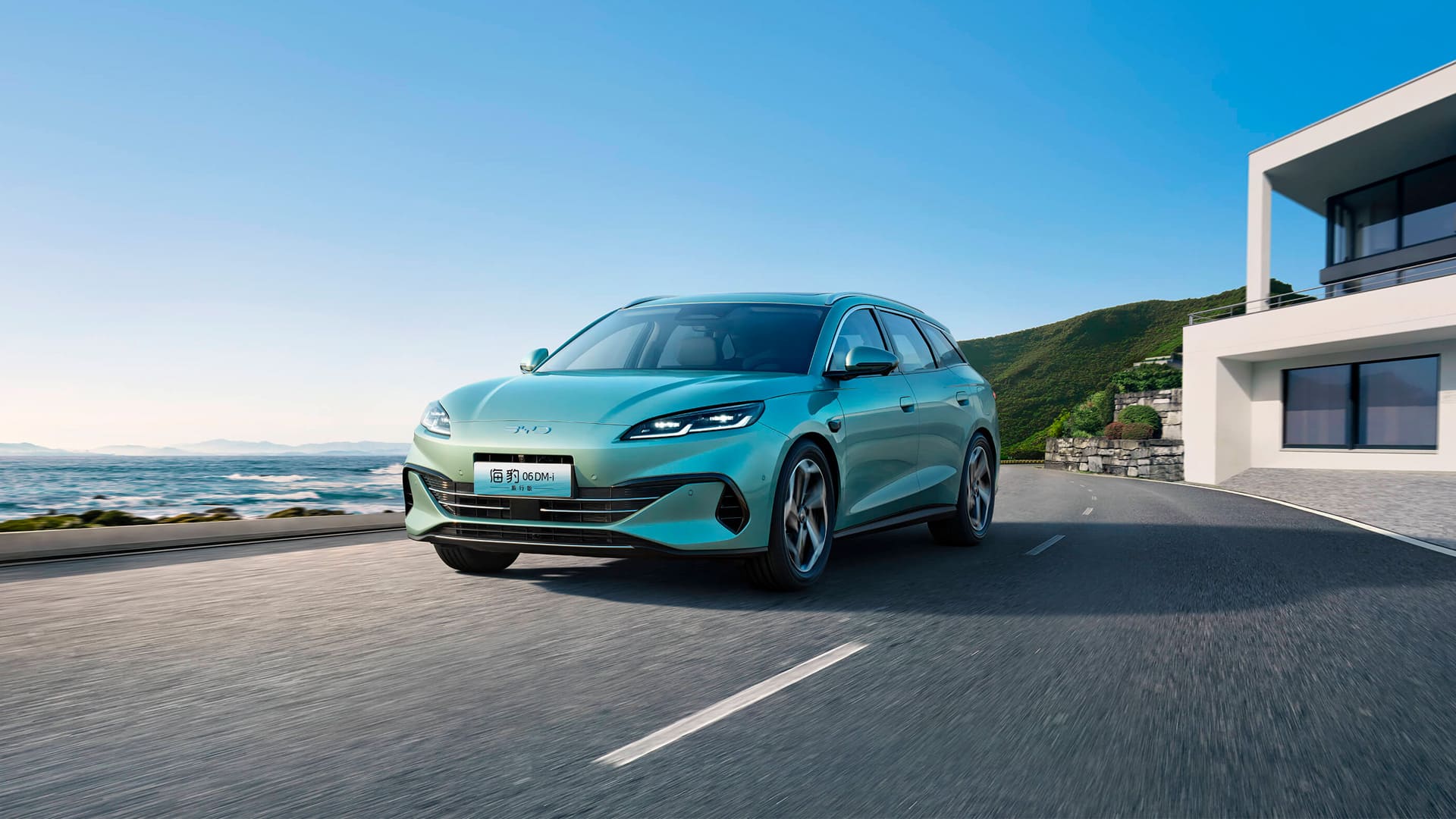 Гибридный автомобиль BYD Seal 06 Travel DM-i